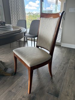Round dining table and 4 chairs