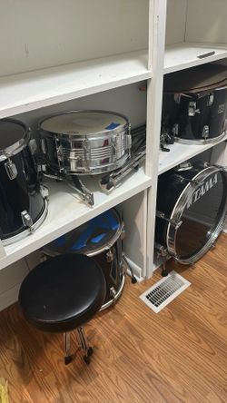 Tama drum set