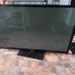 Samsung 60 Inch Plasma TV Display Wi-fi USB HDMI With Stand