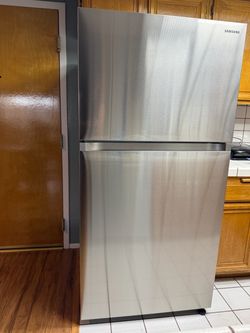 Samsung Stainless Steel Refrigerator - 21.1 cu. ft.