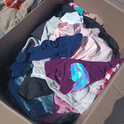 Toda La Ropa A Dolar La Pieza Tenemos Dos Storages Llenos 