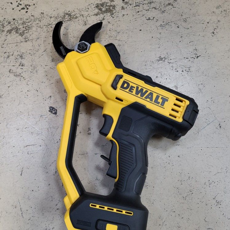 Dewalt 20V MAX Cordless Battery Powered Pruner (Tool Only)