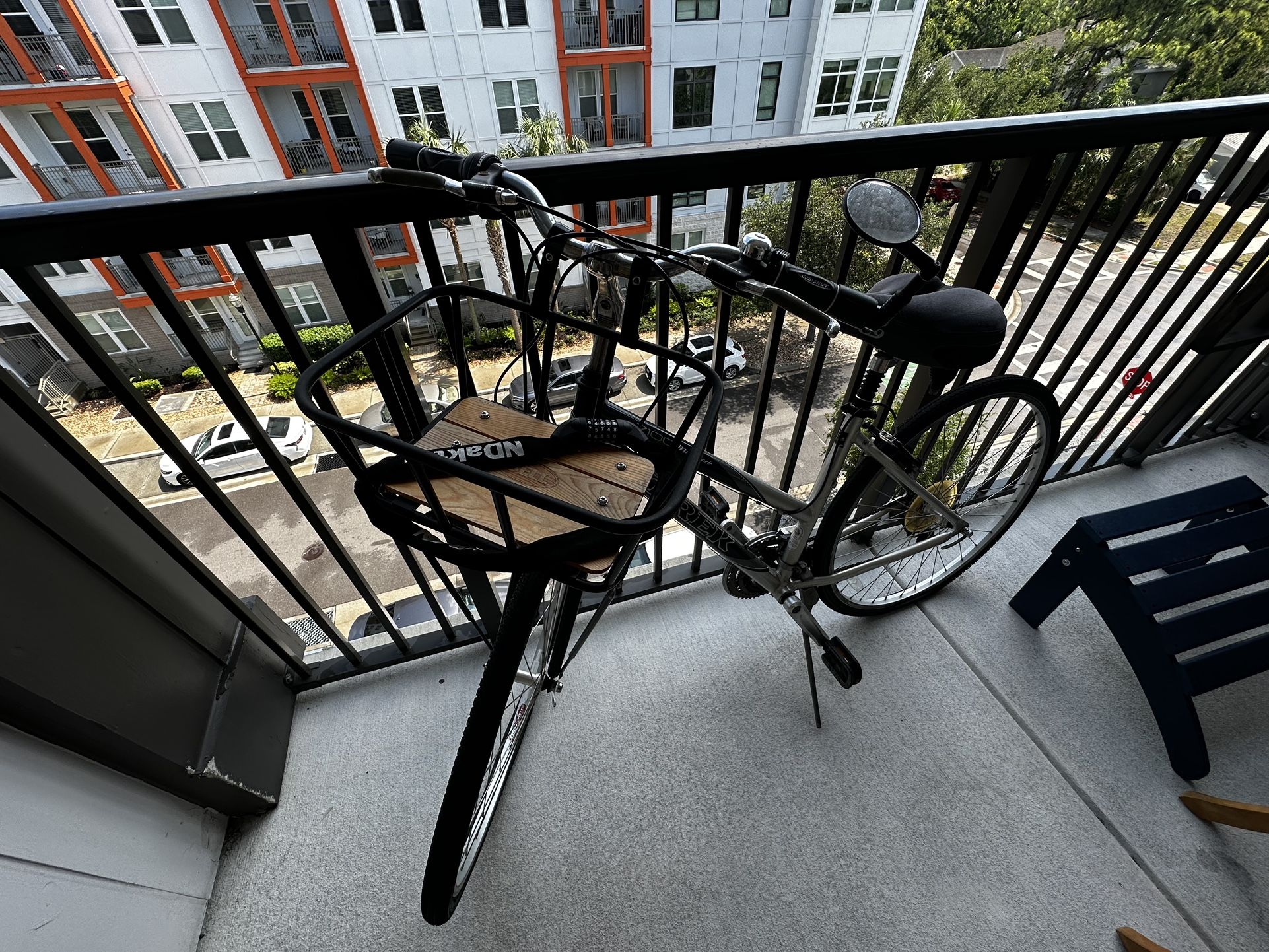 7-Speed Bike With Basket