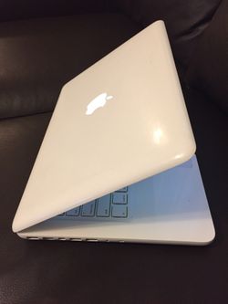 White MacBook 2009