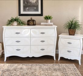 Beautiful Solid Wood 6 Drawer Dresser with Nightstand