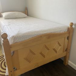 Twin Beds With Chester Drawers