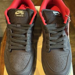 Nike Dunk Low SB x Supreme “Black” Size 10.5