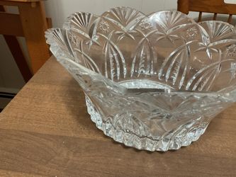 VTG CUT GLASS SCALLOPED- SAWTOOTH EDGE HEAVY BOWL 9” W