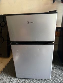 Midea compact dorm fridge with freezer