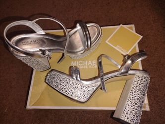 Michael kors silver platforms sz. 8.5