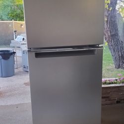 Whirlpool refrigerator 