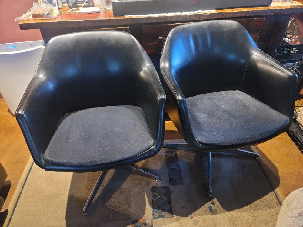 Swival Chairs Good Condition From Sons Room Gaming Chairs