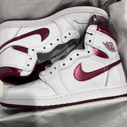 air Jordan 1 retro high 85 og metallic burgundy Size 9