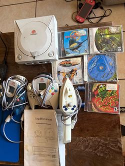 Sega Dreamcast Console Bundle with Games and Controllers