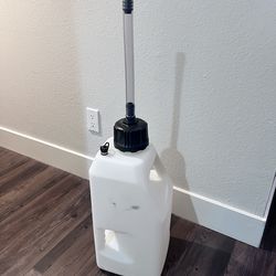 LC2 gas jug with spout