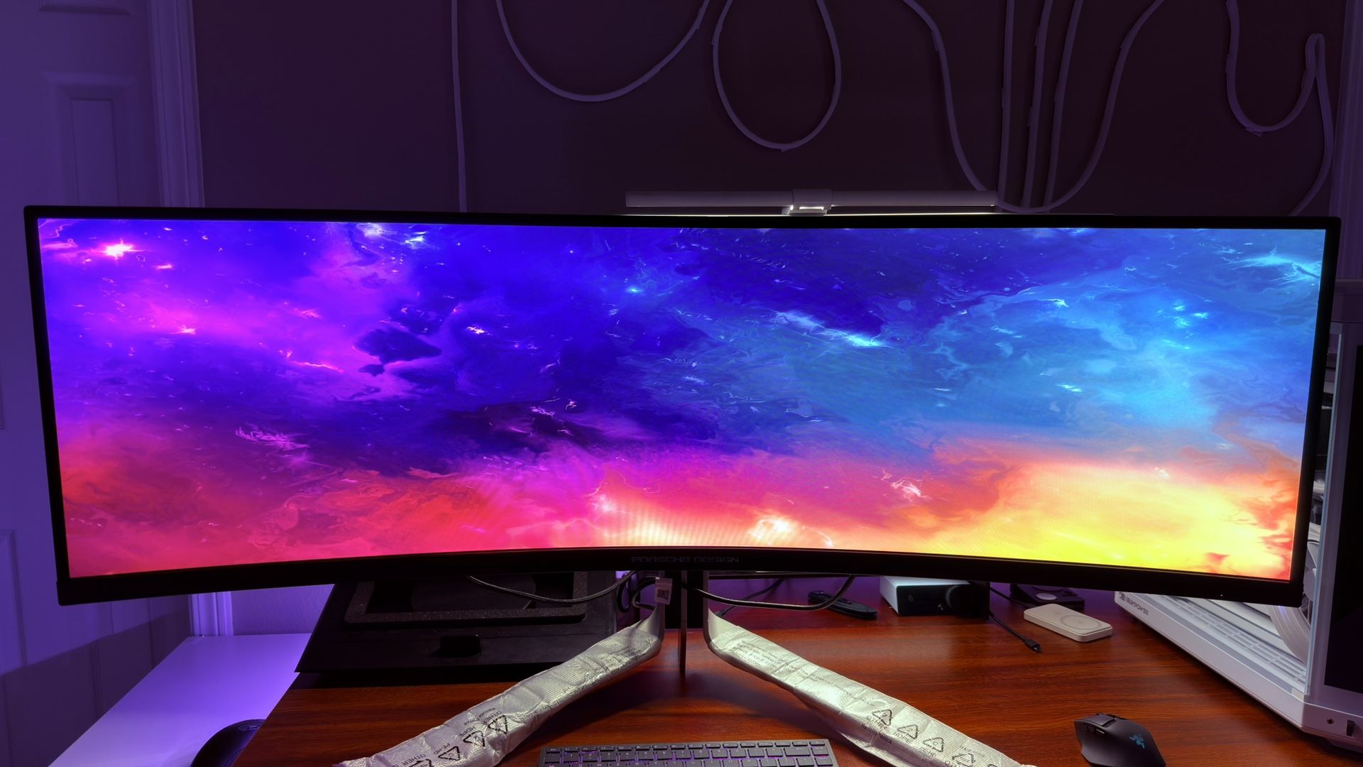 Exclusive Porsche edition 49” OLED Agon pc monitor