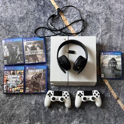 Glacier White PS4 Destiny Bundle Console + Controllers + Games + Headset