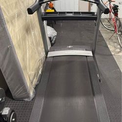 NORDICTRACK COMMERCIAL 2450 ( LIKE NEW & DELIVERY AVAILABLE TODAY)