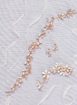 Crystal Floral Wired Sash ❤️🤍❤️