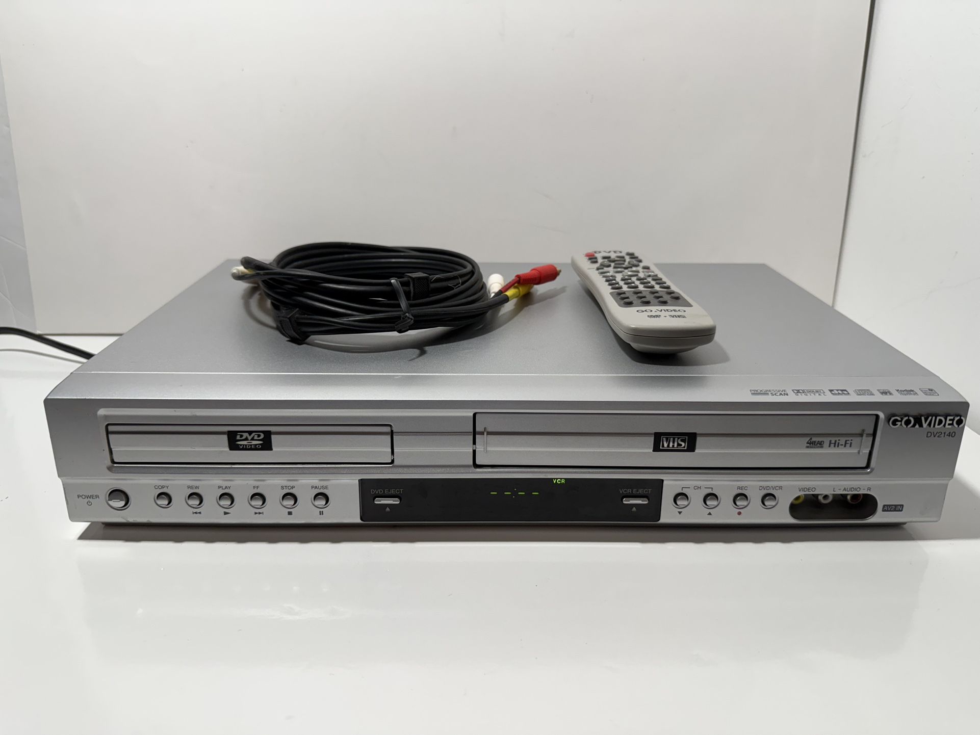 DVD/VCR Combo Player Go Video DV2140 4 Head Hi-Fi W/ Remote AV Cables