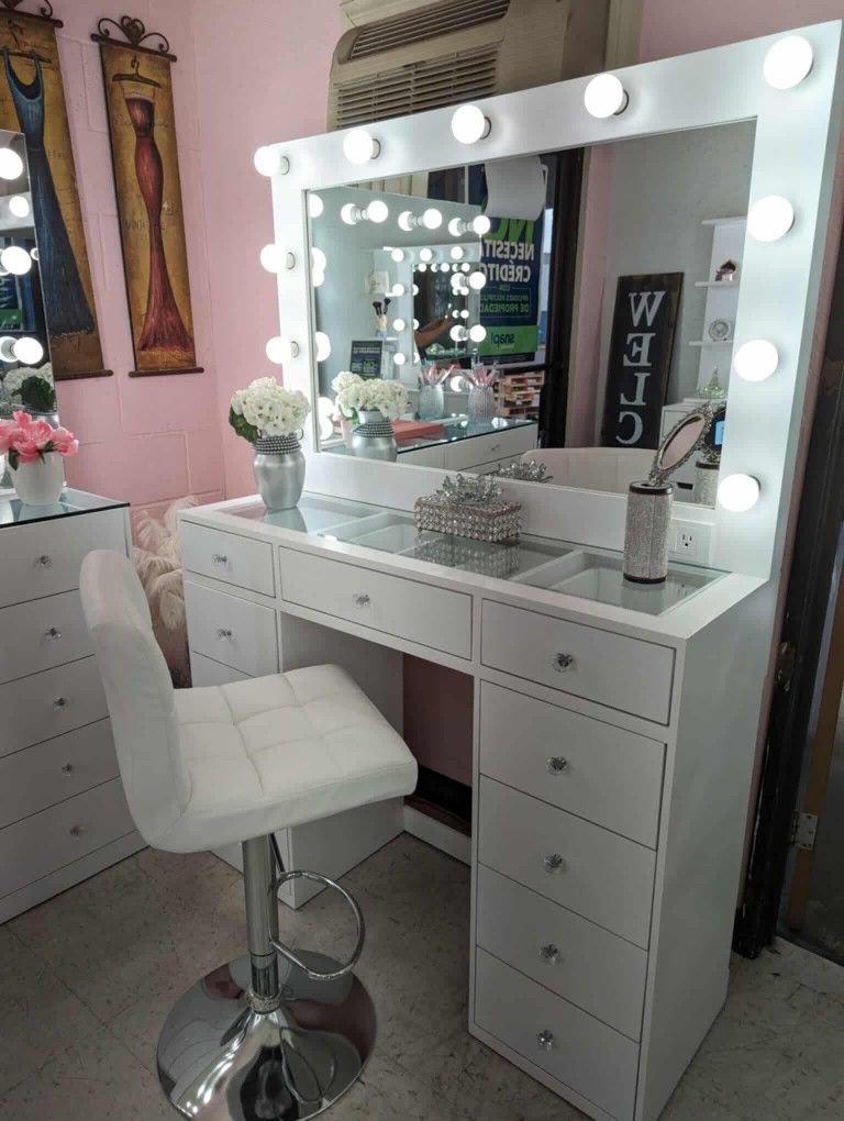 VANITY FOR MAKEUP 
