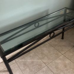 Black Métal Entry Very Nice With Coffee Table