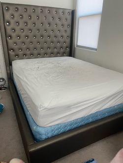 Queen Tufted grey rhinestone bedframe