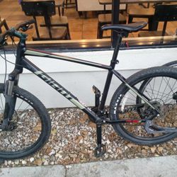 Giant ATX 27.5 Large Frame Bike