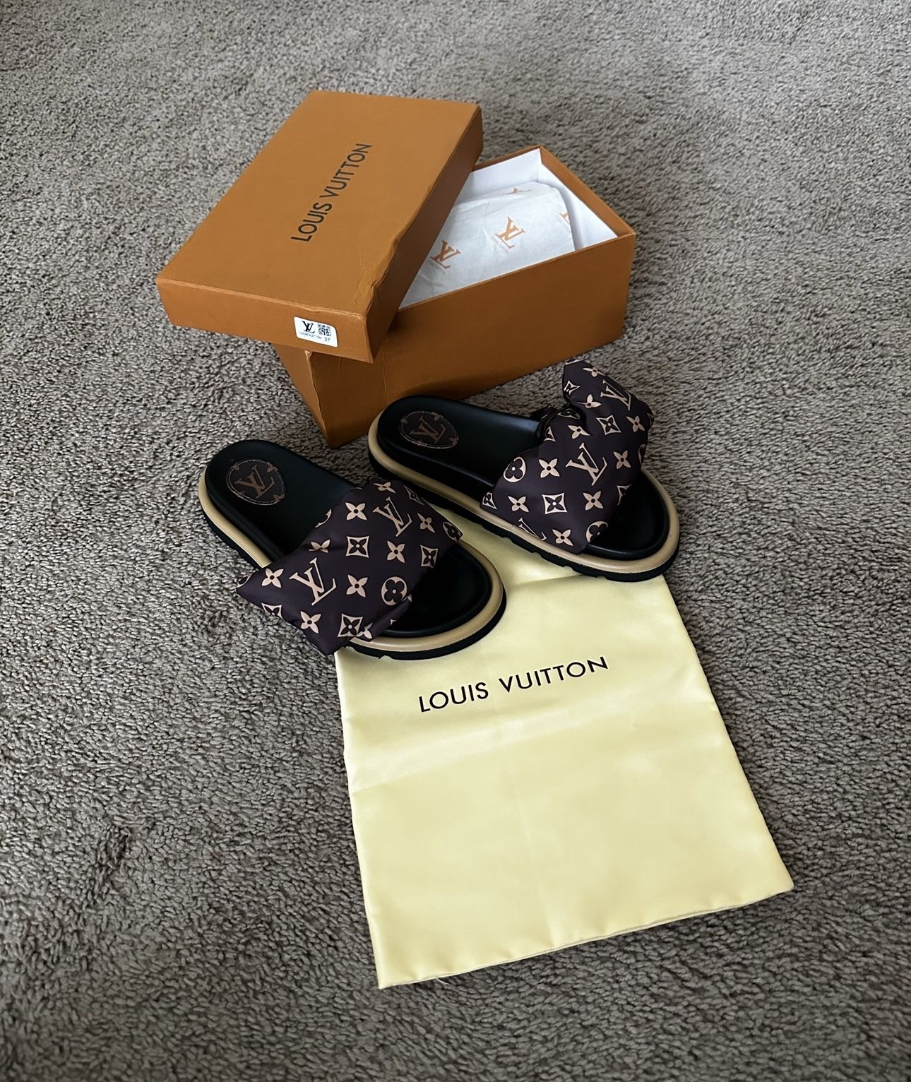 Louis Vuitton Sandal 7 Size