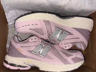 New Balance 740 “Pink” Size 5.5Y/7W
