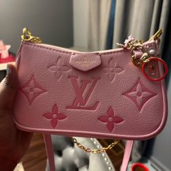LOUIS VUITTON PINK