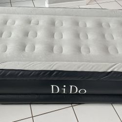 Twin 18” Air Mattress With Built-in Pump