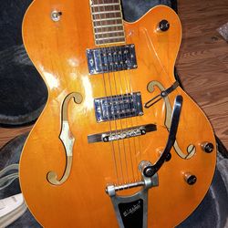 GRETSCH ELECTROMATIC HOLLOW BODY WITH HARD CASE