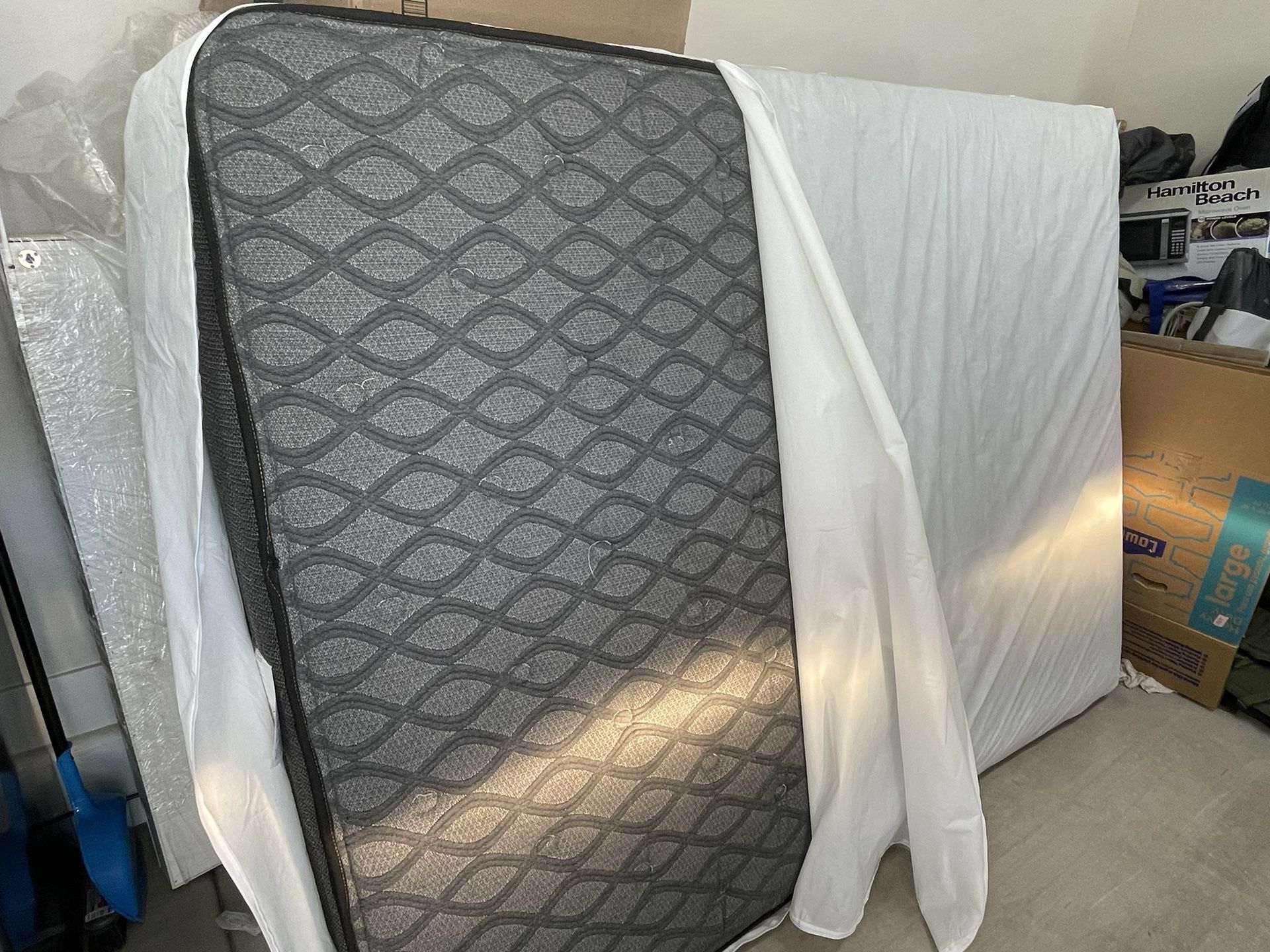Sealy Full Size mattress and box spring