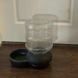XL Dog Pet Waterer. $12. OBO