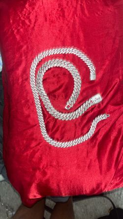 Two Cubans Link Chains ! 