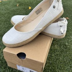 UGG Women’s Flat Shoes 