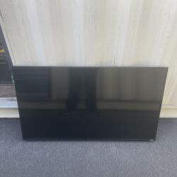 51” Vizio tv With Roku Features