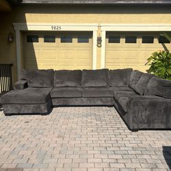 Sectional couch *Free Local Delivery*