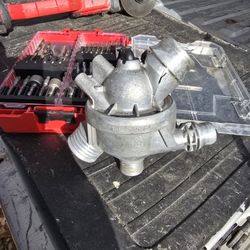 2011 BMW 1 Series Thermosthat Housing And Thermosthat 