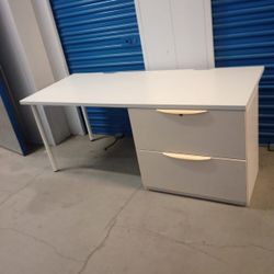 Solid Desk In Good Conditions With Key