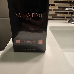 Valentino UOMO born in roma intense