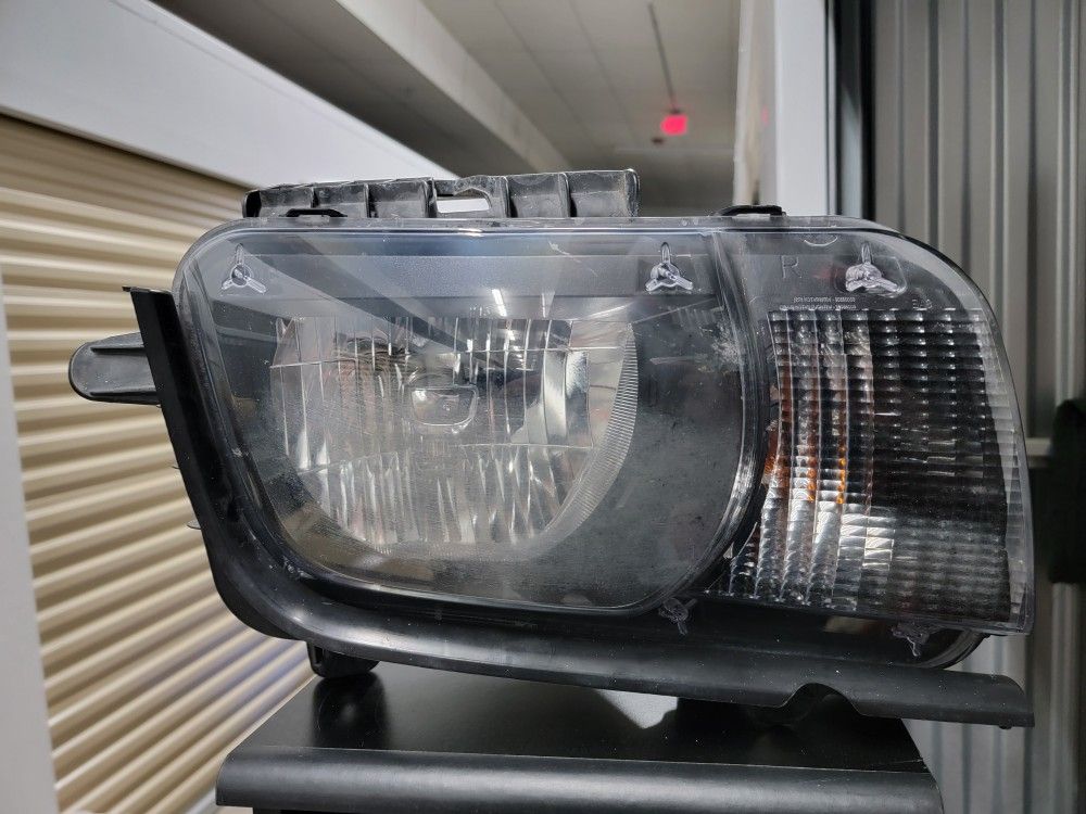 Camaro Headlight Passenger Side rh Camaro 2010-2013