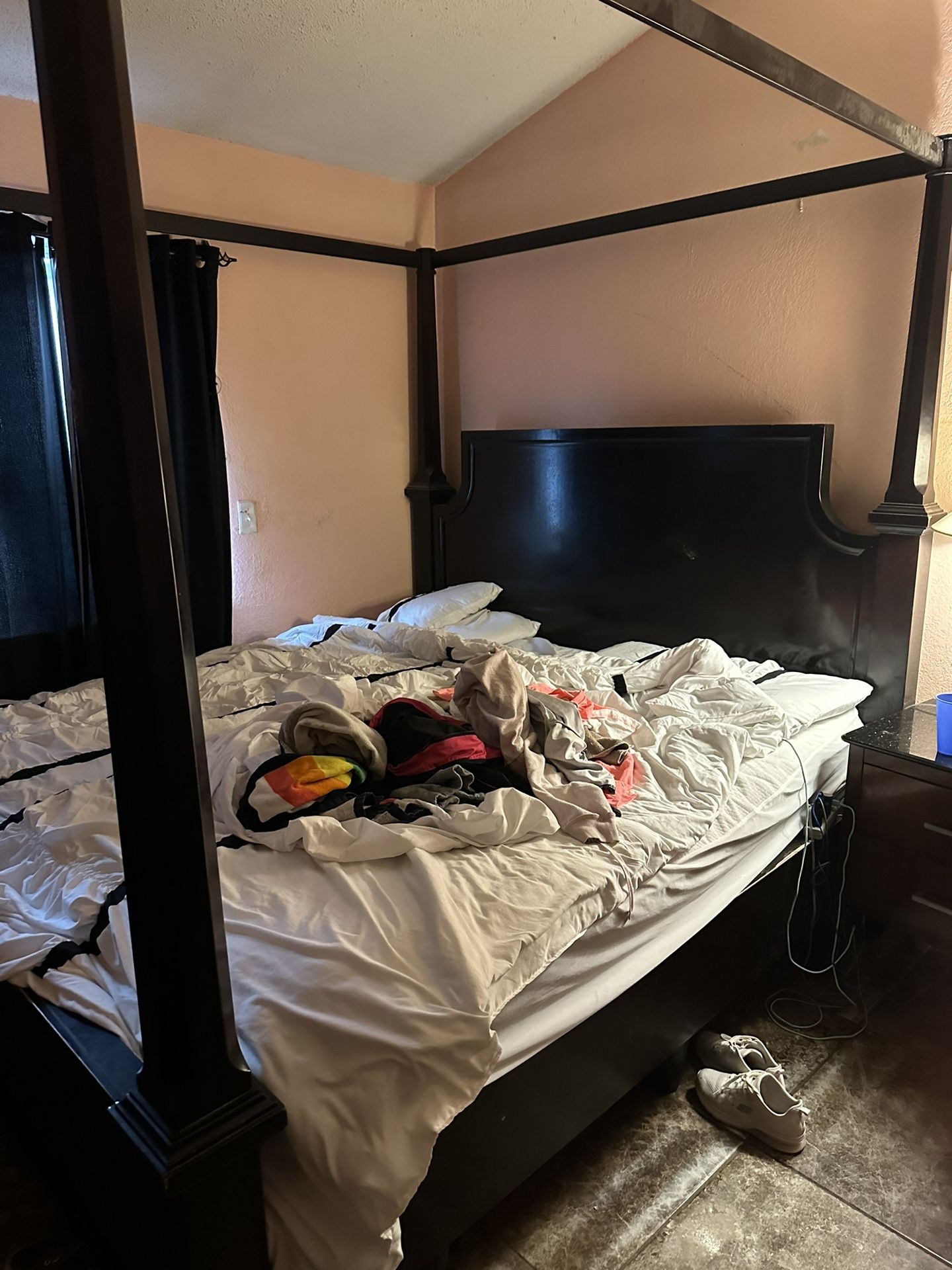 Beautiful Solid Wood King Bedframe $150