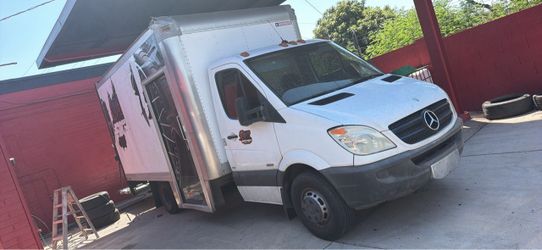 2009 Mercedes-Benz 3500 diesel Box Truck truck