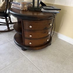 Accent table