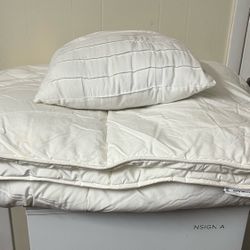 Excellent Condition King Size White Comforter with Pillow