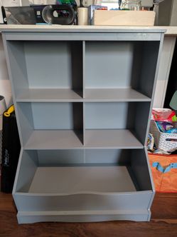 Toy cubby bookshelf