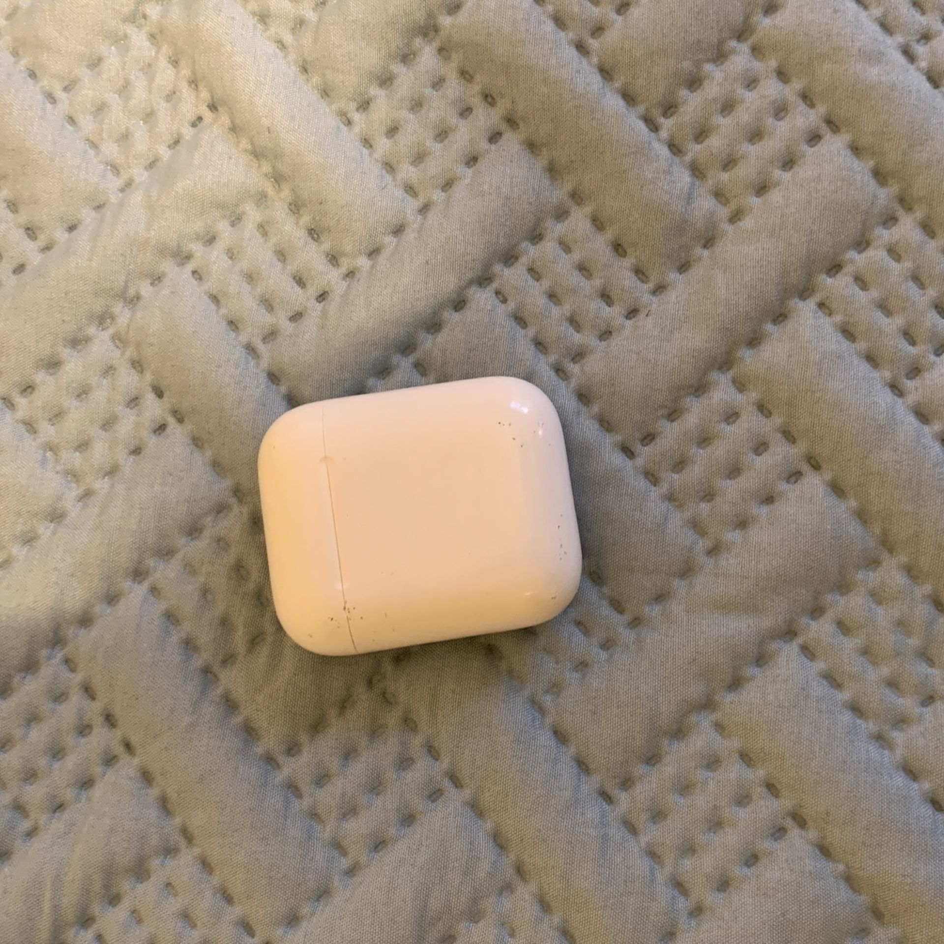 **NOT WORKING, FOR PARTS ONLY** Airpods 1st Gen