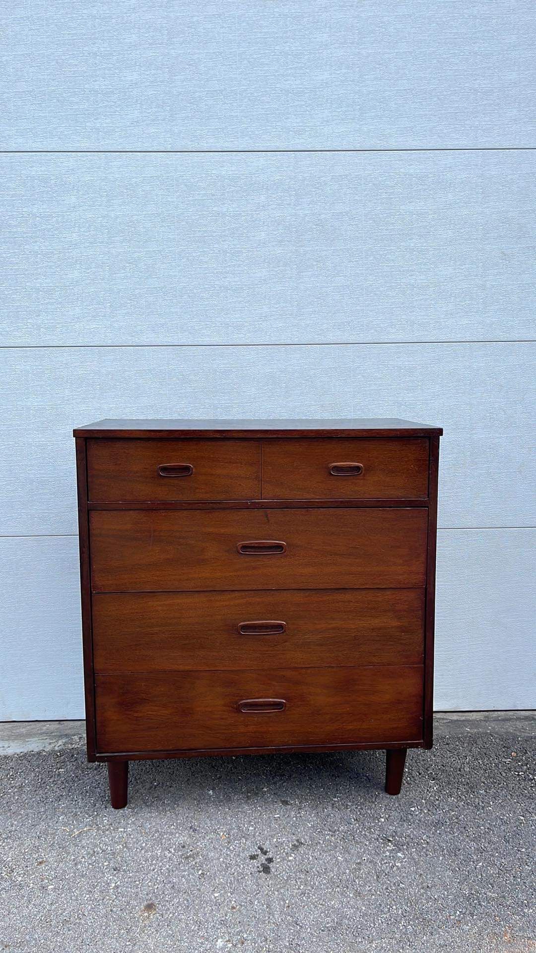 Vintage MCM tall dresser 34”w,38.5”h,18”d